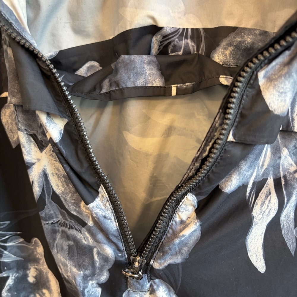 Lululemon Floral Black and White Women's Jacket - Picture 9 of 10